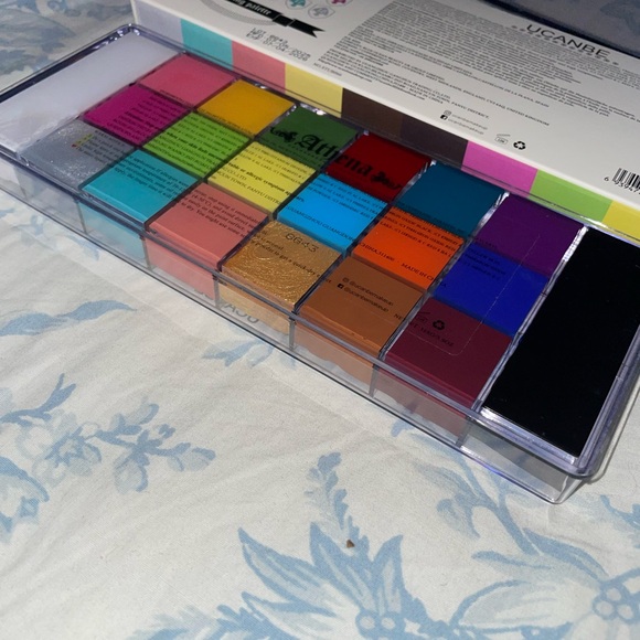 Bundle of Face Painting Sets and 2 sets of Brushes with 3 Paint Sticks - Picture 15 of 16